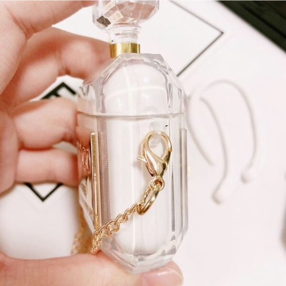 AirPods case - Picture 2 of 3